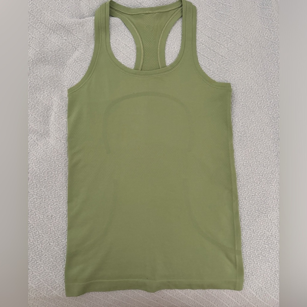 Lululemon swiftly tech tank; Sz 4